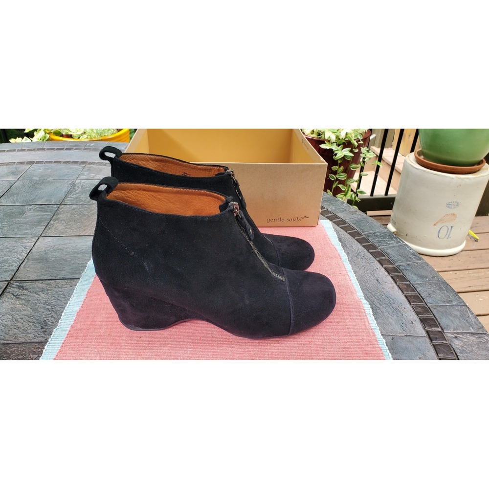 Kenneth Cole Gentle Souls Womens Ridgual Boot Size 9 Black Suede Wedge Bootie